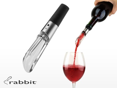 Presenter vin - Smart vinluftare som luftar medans vinet hälls upp