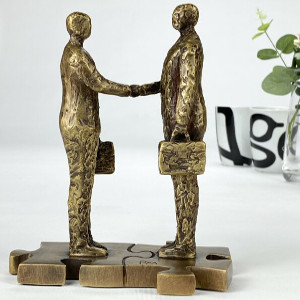 Samspel skulptur i brons - Present som tack för lyckat samarbete