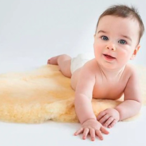 Fårskinn - Present till bebis - Presenttips småbarn 0-3 år