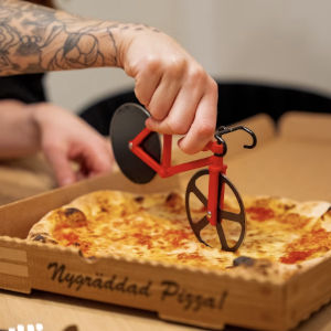 Pizzaskärare cykel - Riktigt bra julklapp till julklappsspelet - Julklappstips 200 kr