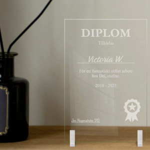 Personliga presenter - Diplom i glas med egen gravyr