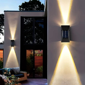 Solcellsvägglampa - Present till sommarstuga