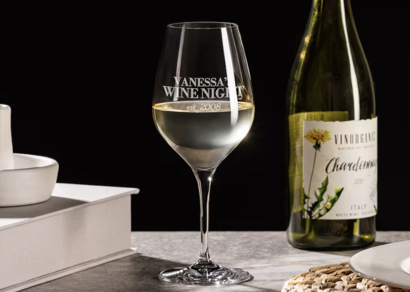 Present till den som älskar vitt vin - Presenttips graverade glas